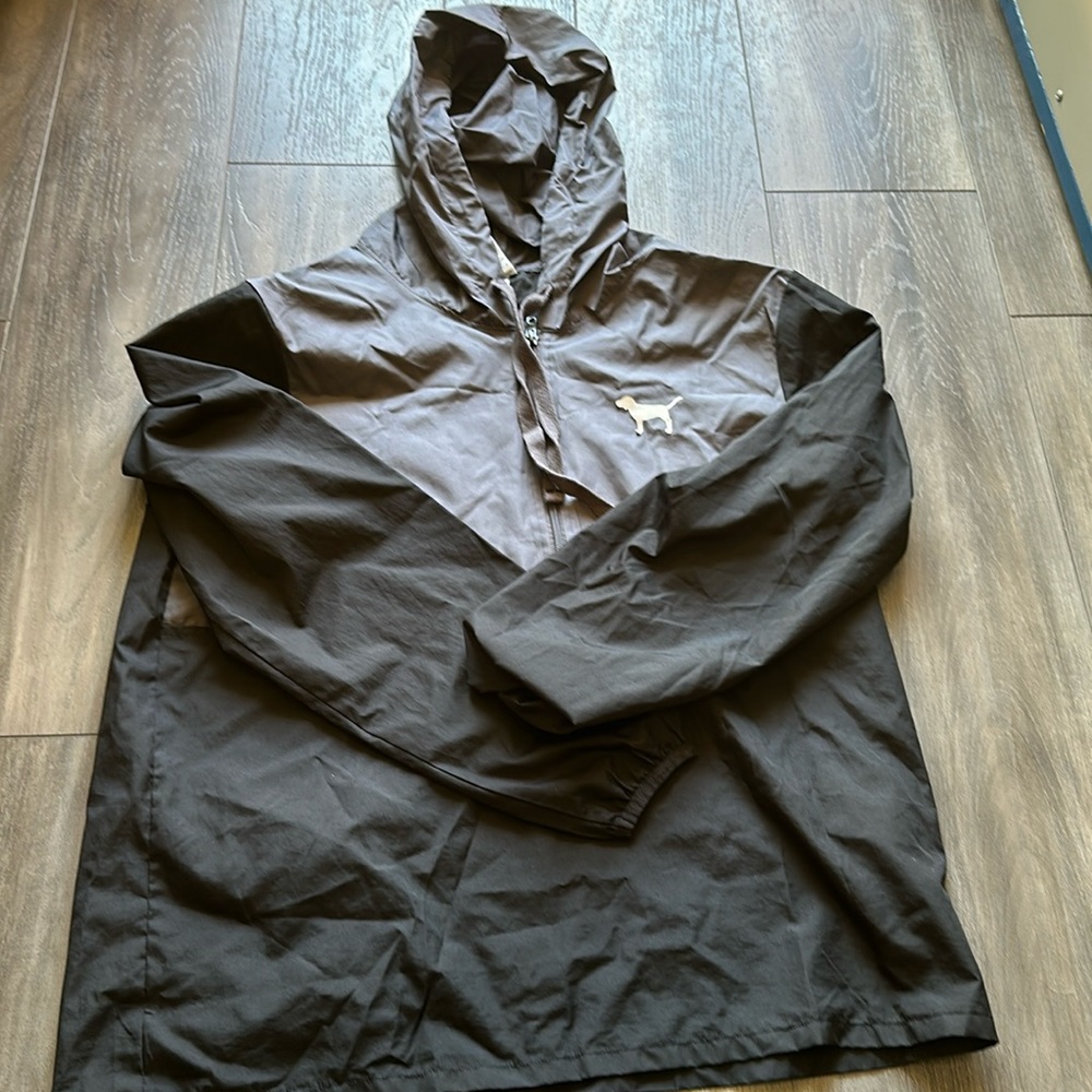 an wind breaker front pink that can fit a littler large depending on body style